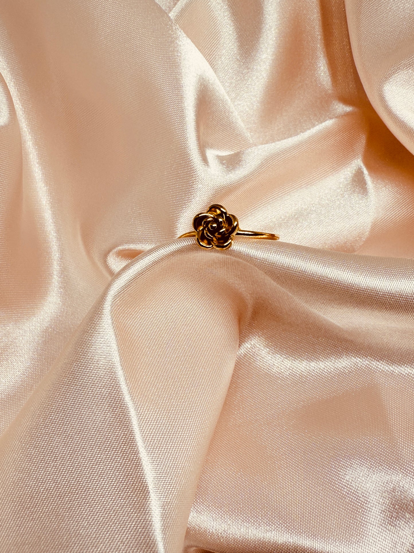 Pretty rose flower ring