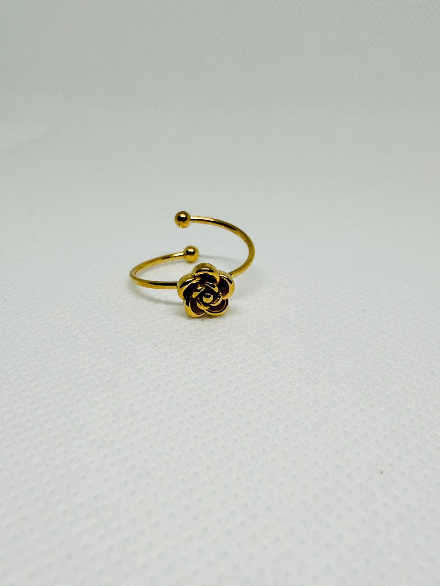 Pretty rose flower ring