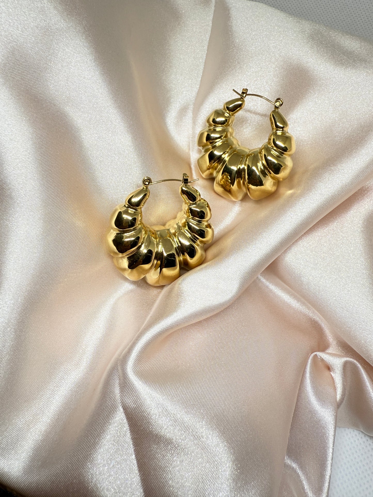 Exaggerated Croissant hollow out earrings