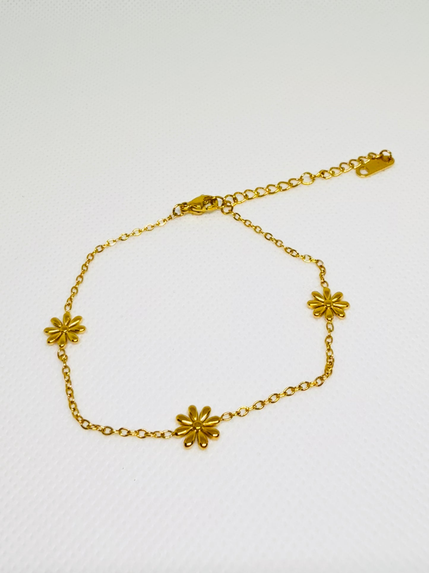 Daisy flower bracelet