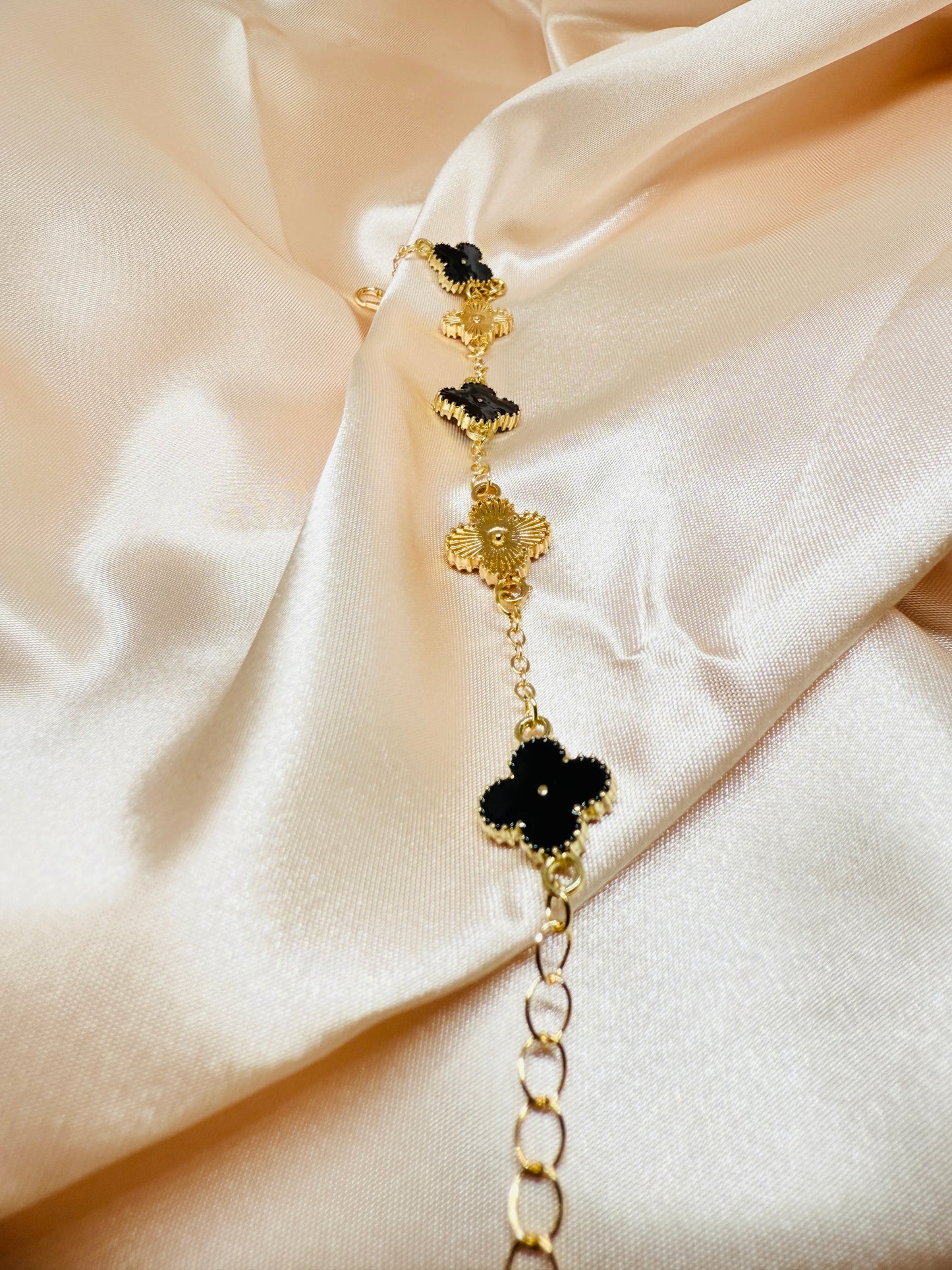 Double sided leaf clover bracelet