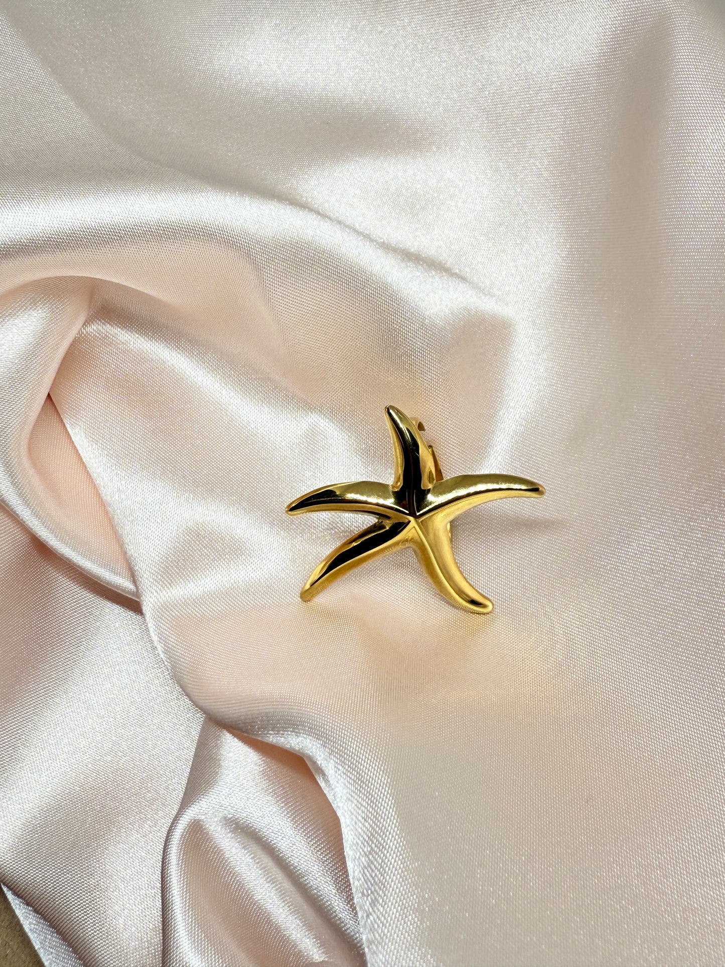 Gold starfish-shaped ring
