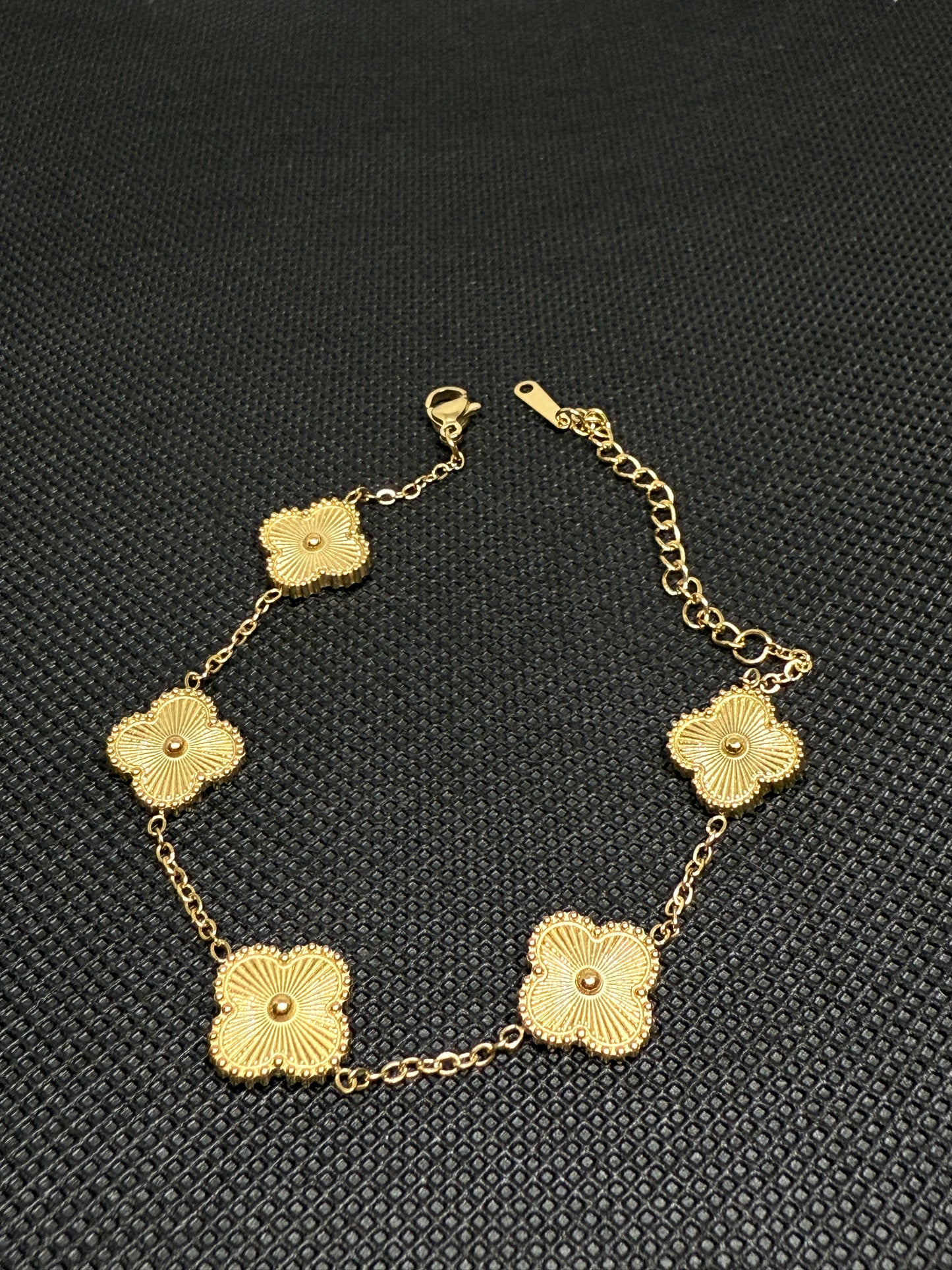 Clover flower bracelet, Golden