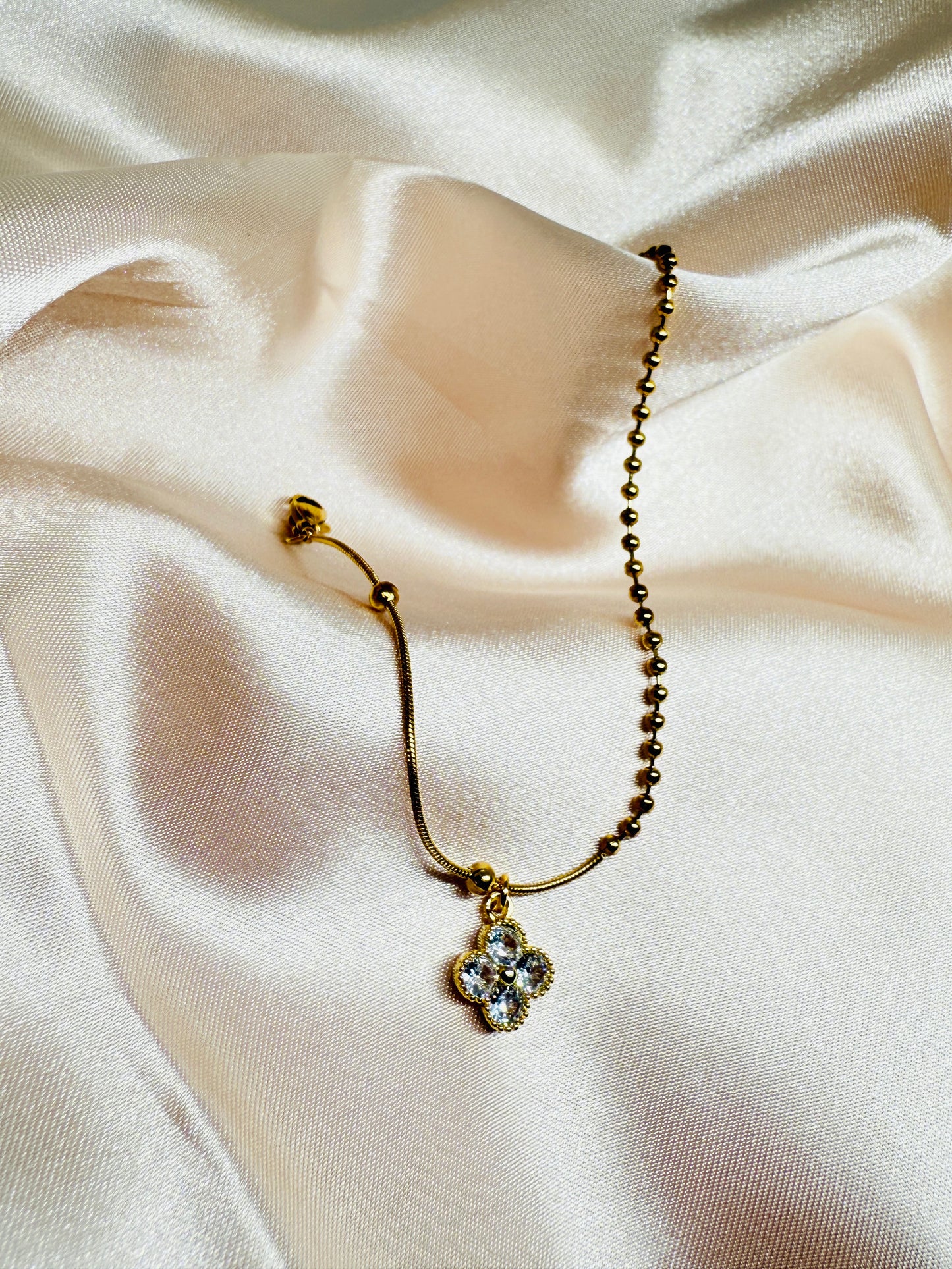 Clover charm bracelet