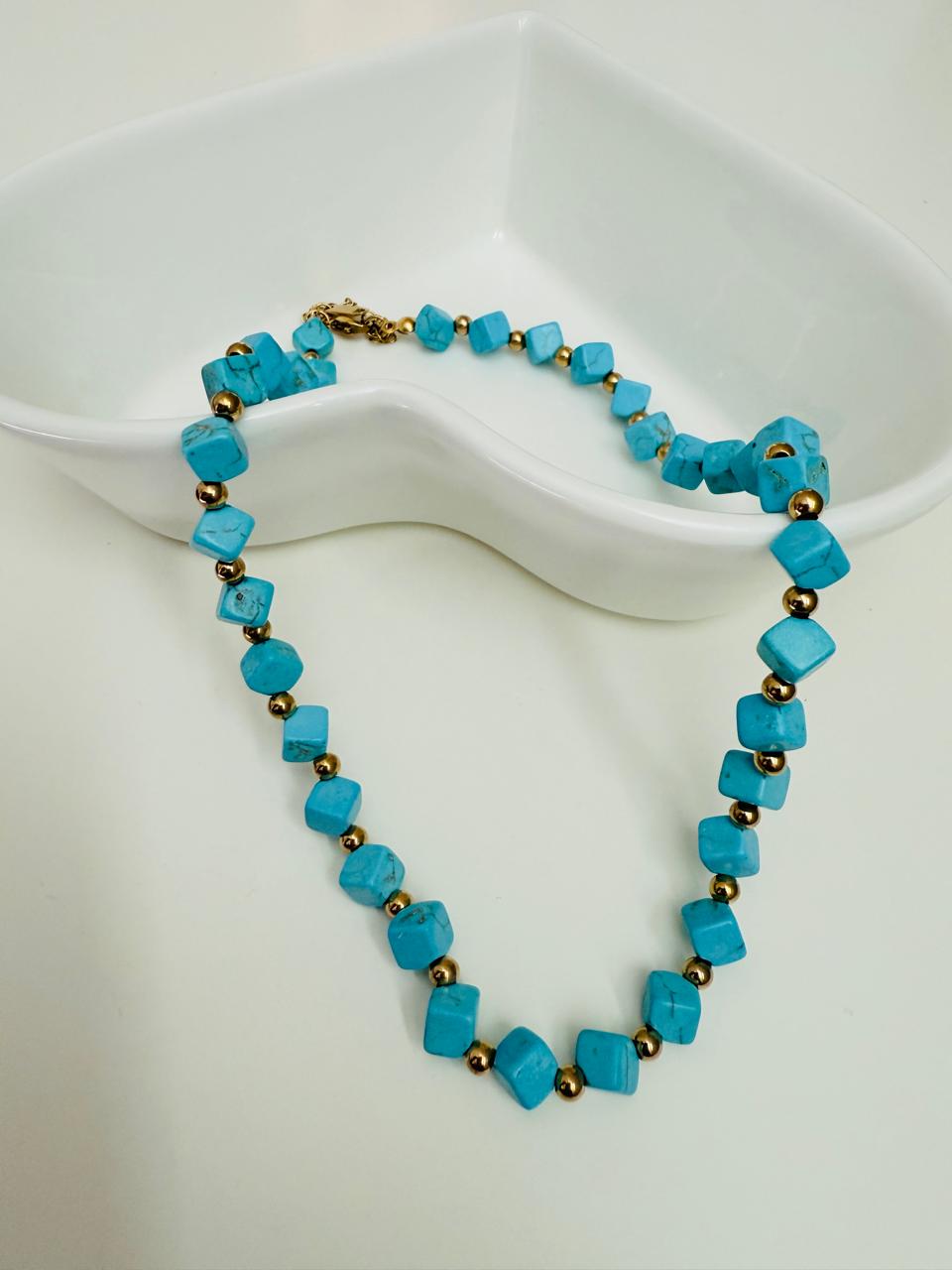 Retro style turquoise beaded necklace