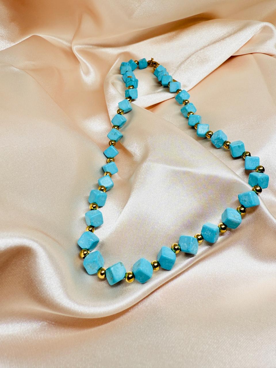 Retro style turquoise beaded necklace