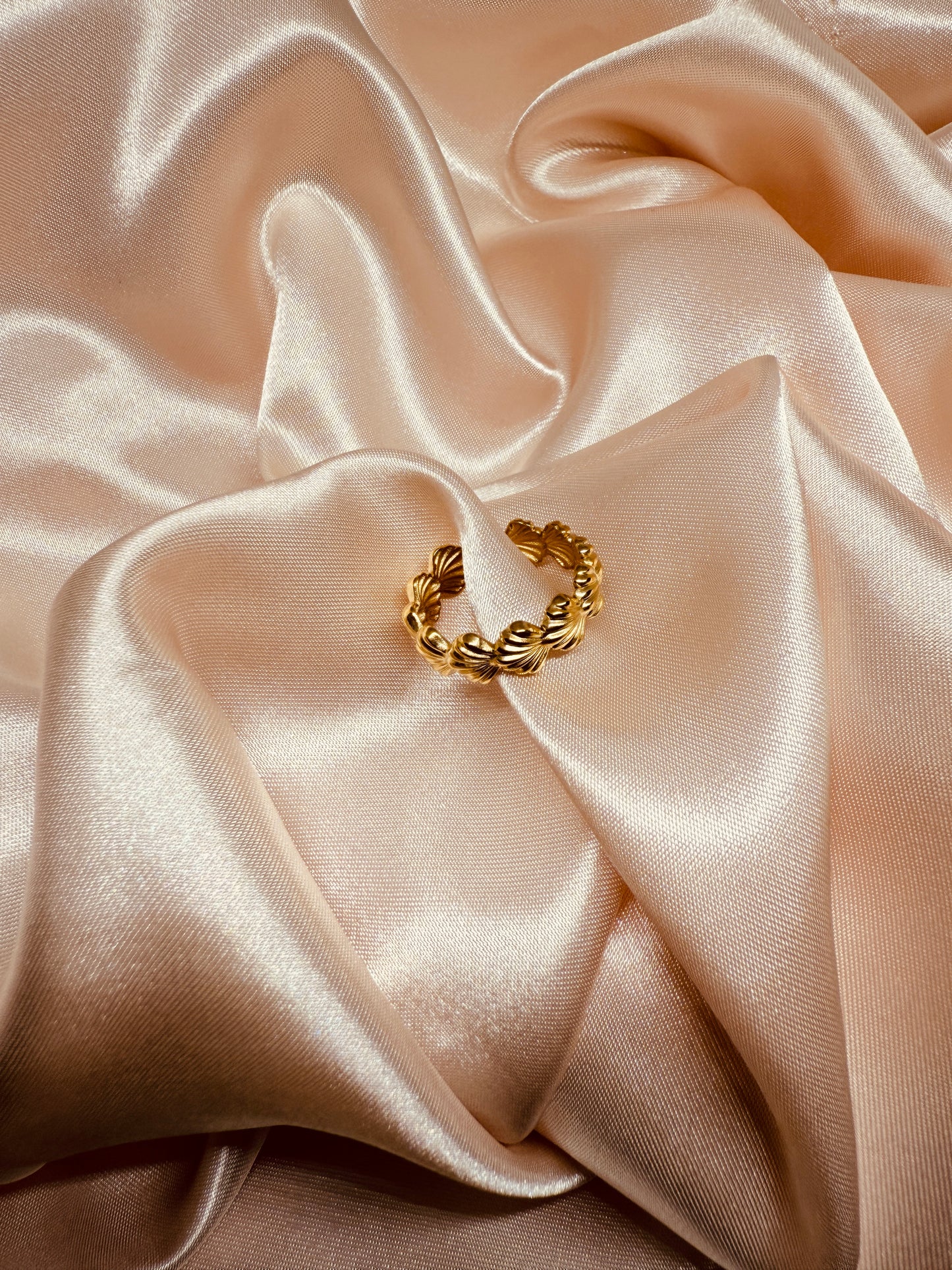 Ocean conch shell ring
