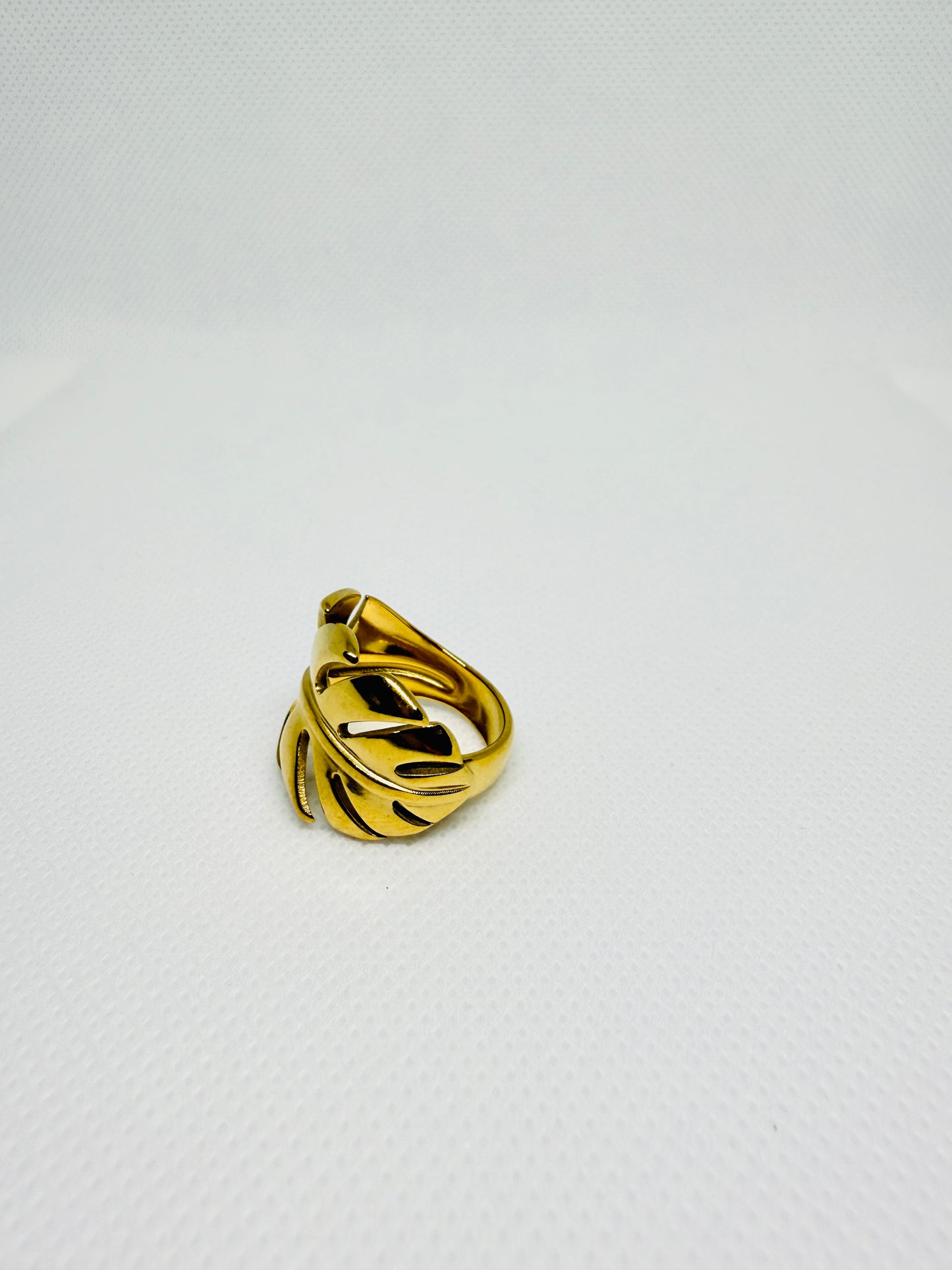 Leaf shape adjustable ring