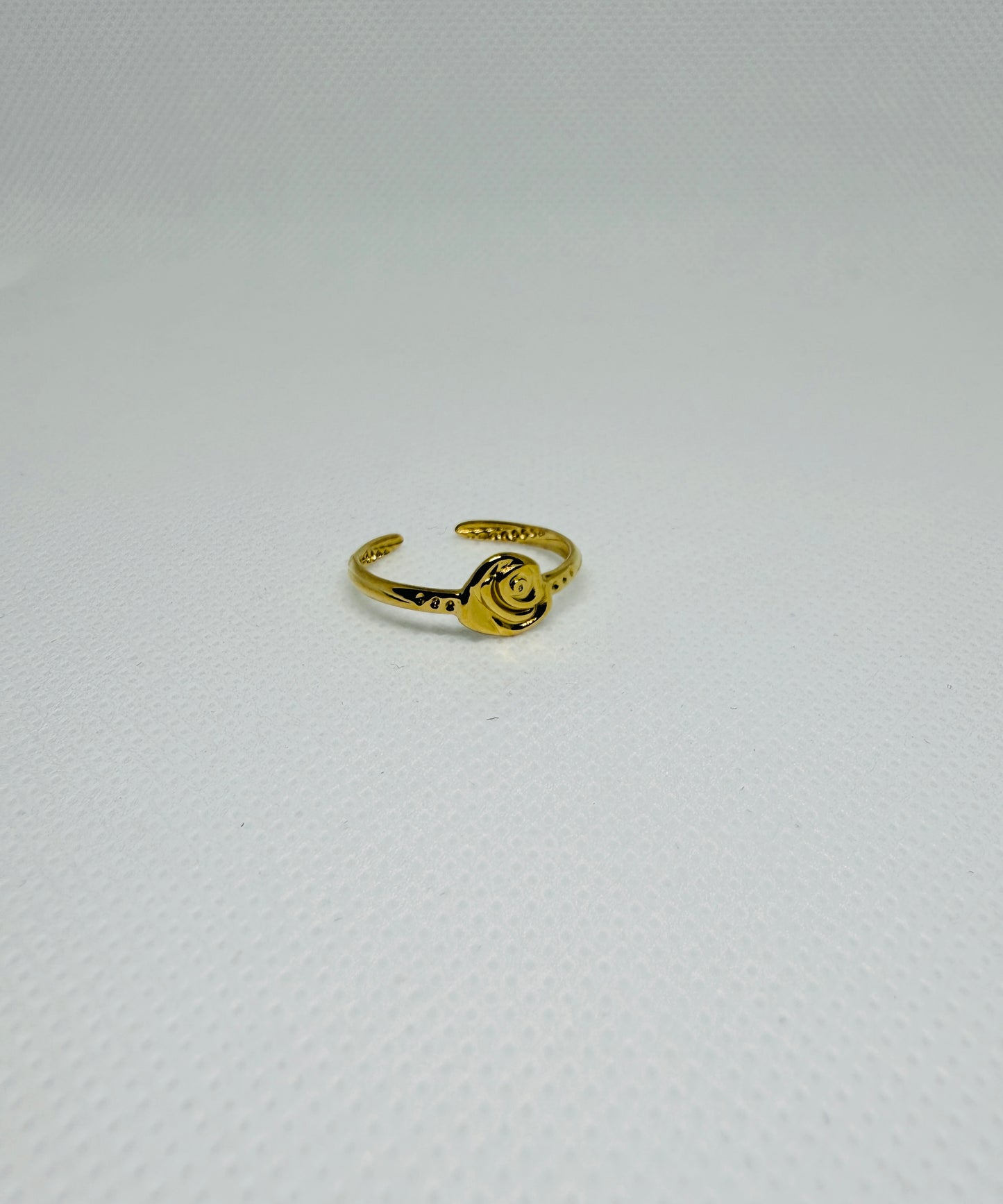 Rosey flower ring
