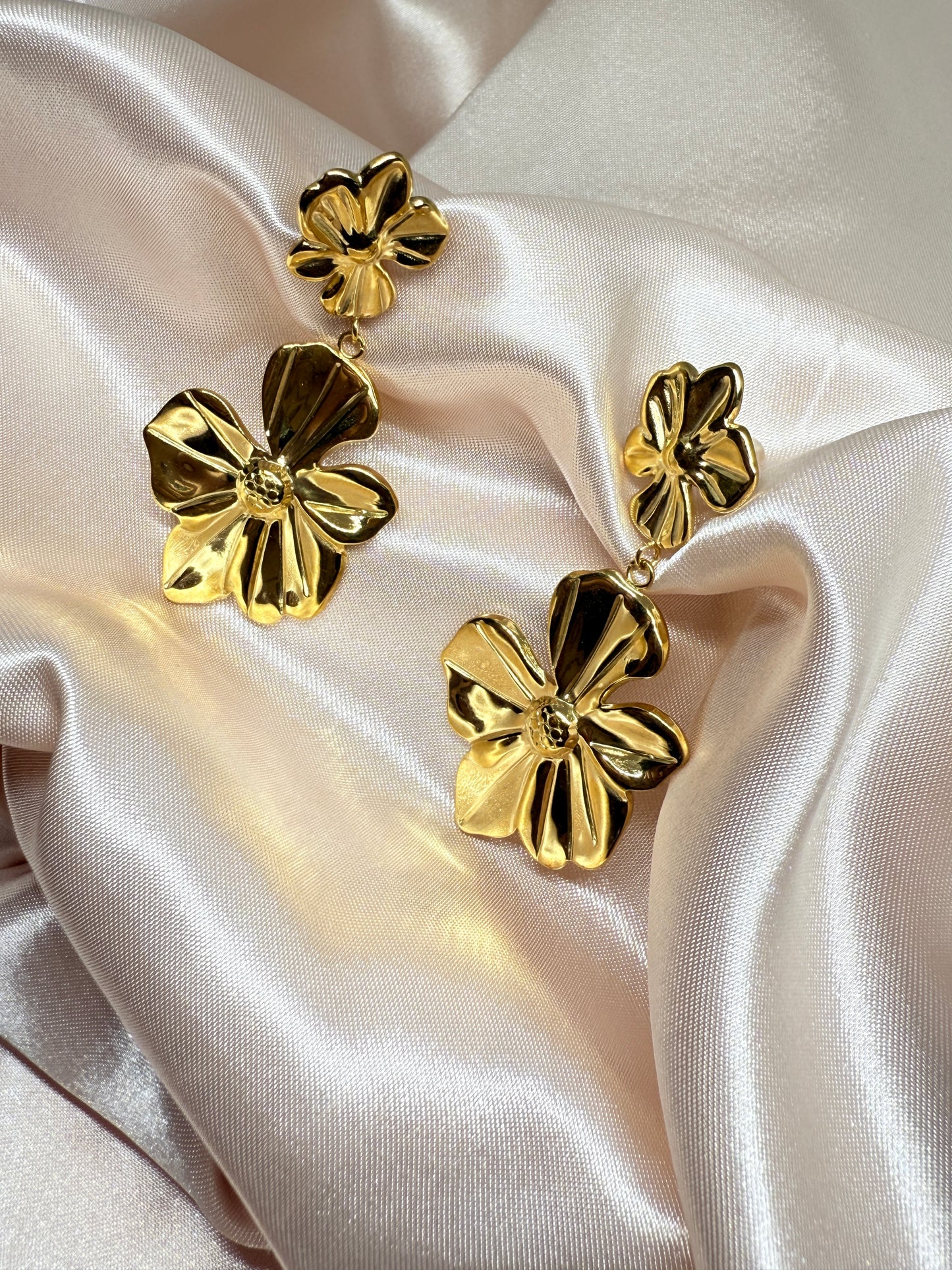 Flower drop earring