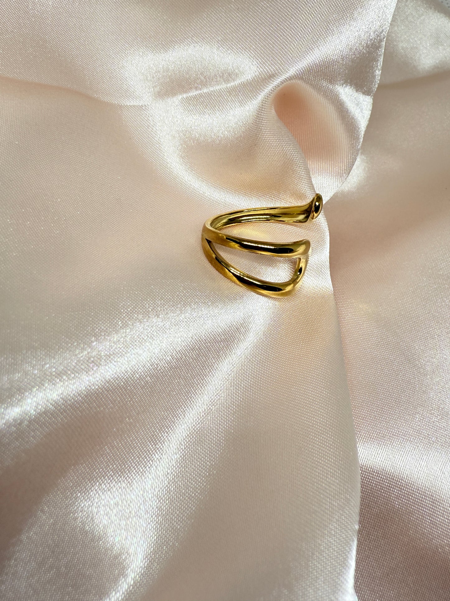 Hollow open ring