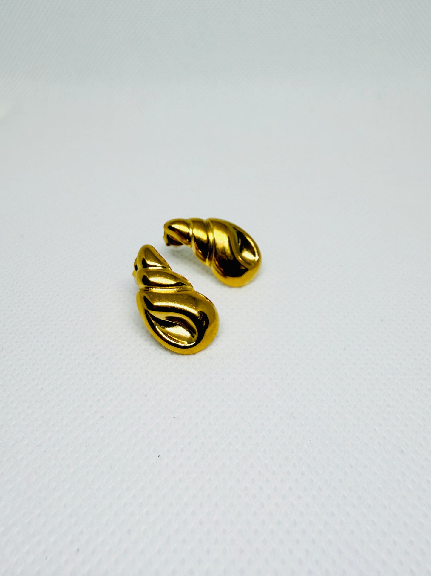 Classic snail stud