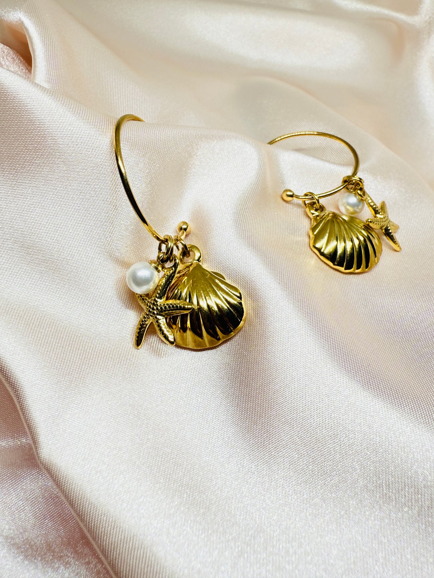 White pearl with golden starfish and shell earrings