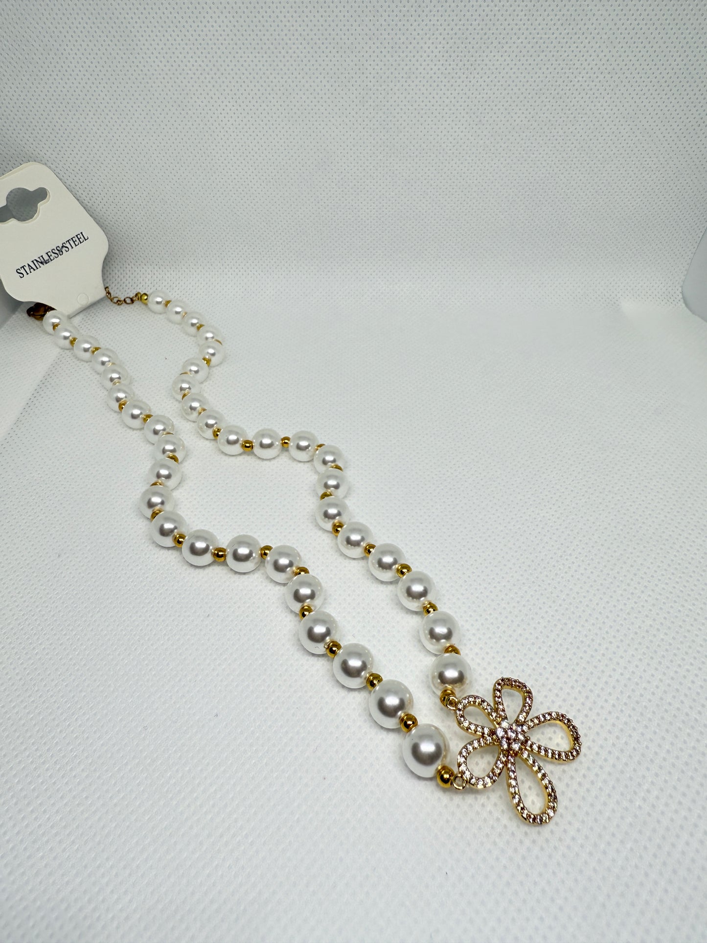 Flower pearl pendant