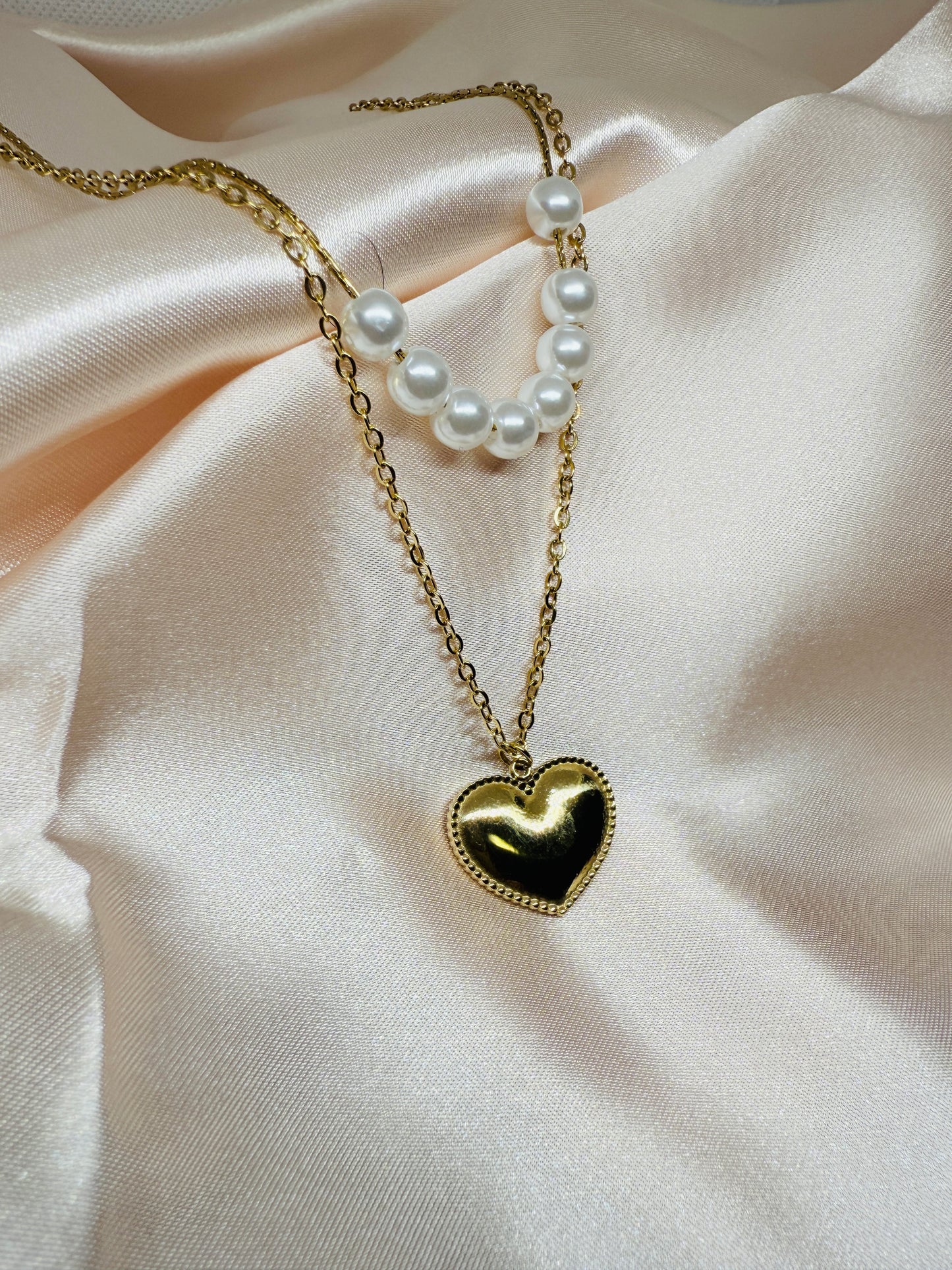 Pearly chic heart pendant