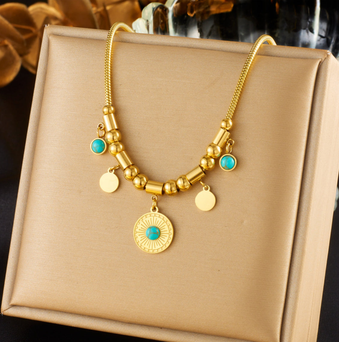 Daisy round turquoise pendant