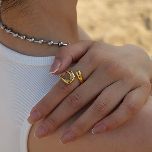 Hollow open ring