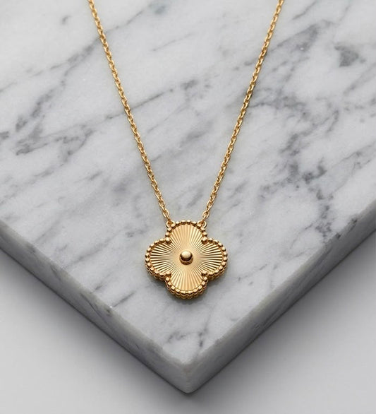 Clover Pendant Golden