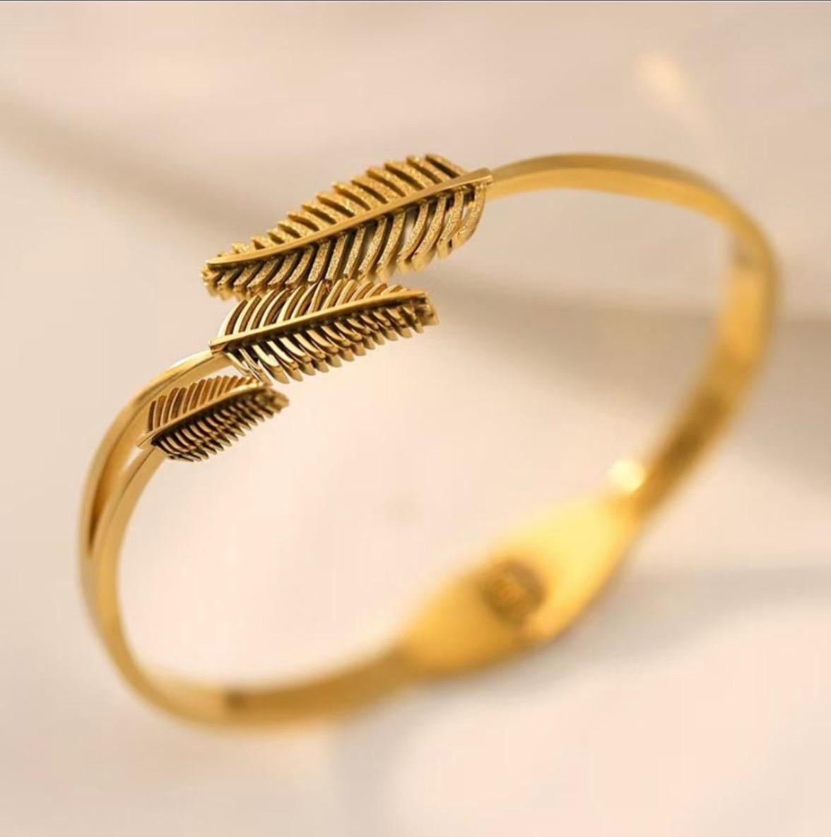 Golden Leaf Bracelet Adjustable