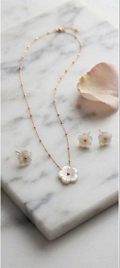 Mother of Pearl Blossom Pendant Necklace & Matching Stud Earrings Set – Gold