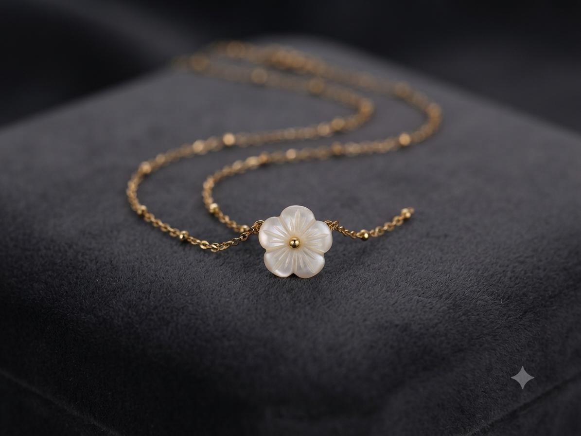 Mother of Pearl Blossom Pendant Necklace & Matching Stud Earrings Set – Gold