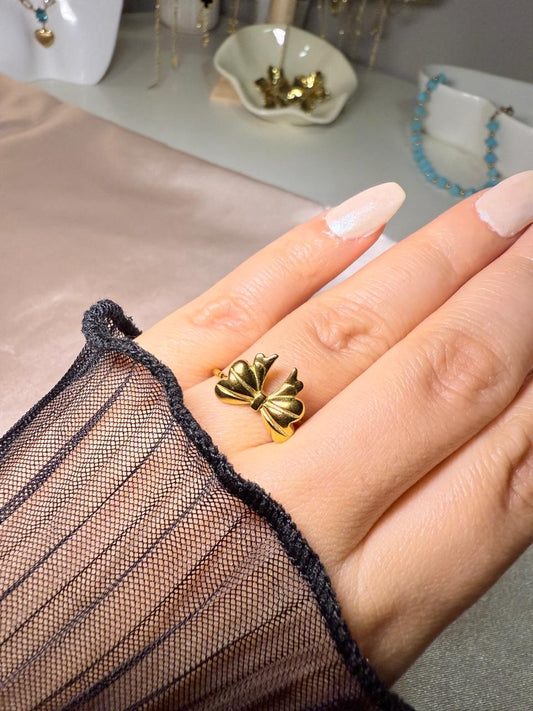 Bow accent ring