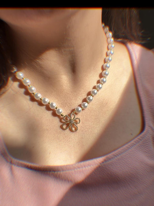 Flower pearl pendant