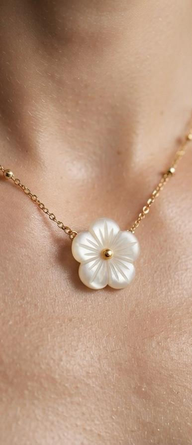 Mother of Pearl Blossom Pendant Necklace & Matching Stud Earrings Set – Gold